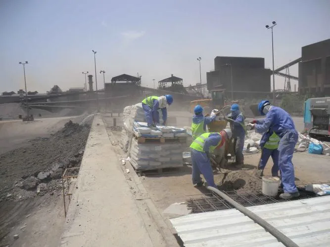 صورة توثيقية ضمن الخرسانة المرشوشة لمنصة تفريغ الخبث الجديدة المقاومة للحرارة في Qatar Steel، الصورة 6 من 9