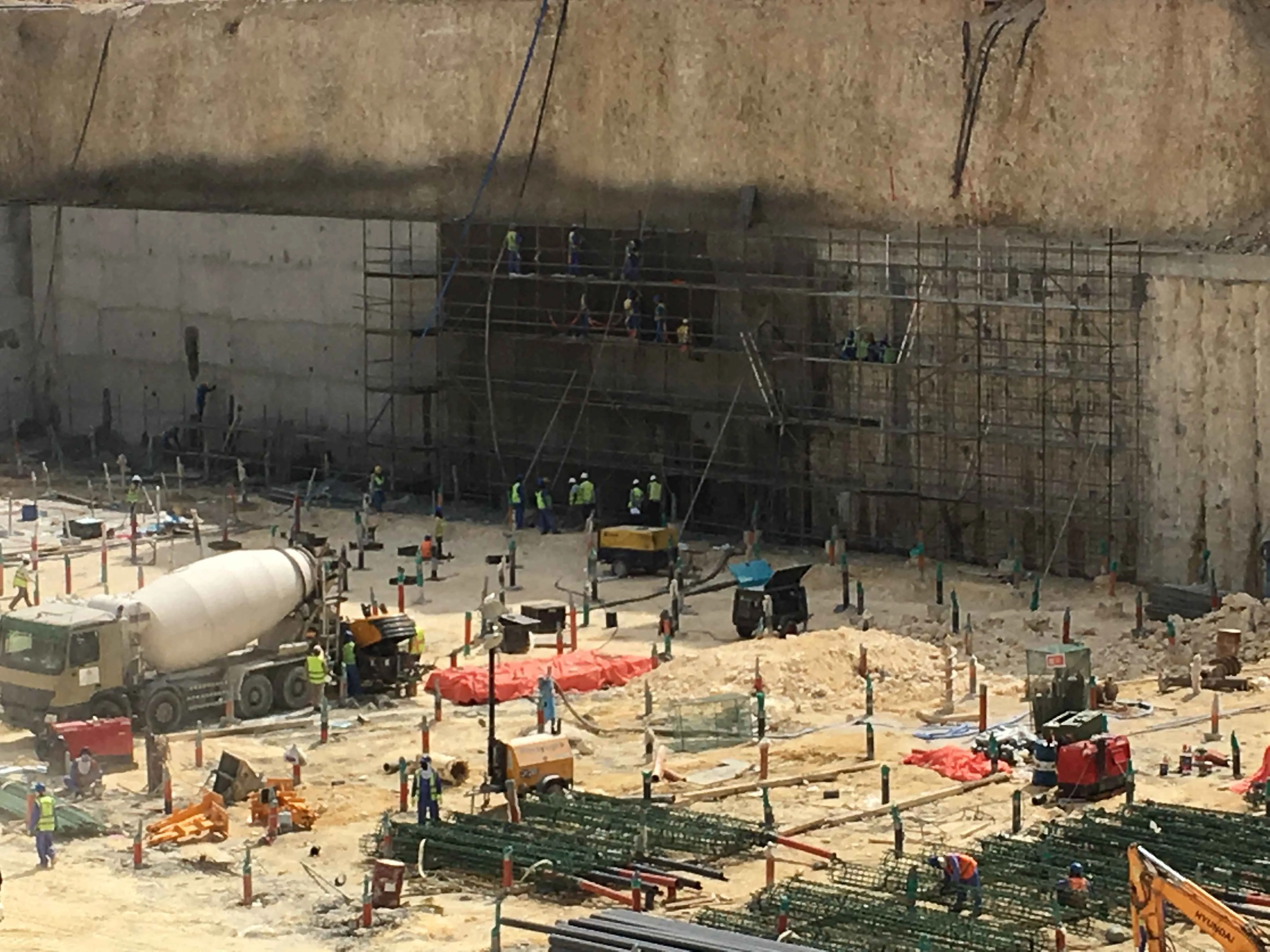 صورة توثيقية ضمن الخرسانة المرشوشة للخوازيق المتجاورة بمشروع RPS القديم وامتداد طريق سلوى (Kahramaa)، الصورة 2 من 6