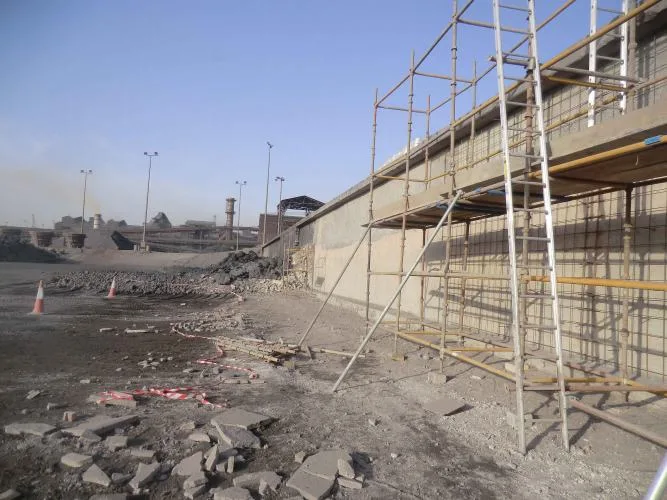 صورة توثيقية ضمن الخرسانة المرشوشة لمنصة تفريغ الخبث الجديدة المقاومة للحرارة في Qatar Steel، الصورة 9 من 9